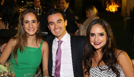  Dany Mina, Alejandro Mancilla y Claudia Villasana.