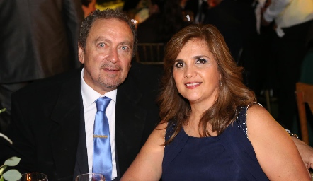  Manuel Dávalos y Sabrina Gaviño.