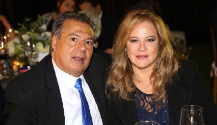  Eugenio y Lupita Meade.