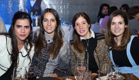  Nina Galarza, Andrea Espinosa, María Domínguez y Valeria Flores.