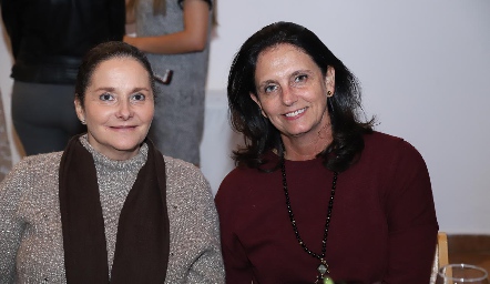  Mary y Gabriela Meade.