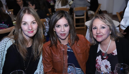  Ale López, Liliana Fernández y Alejandra de López.