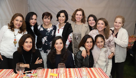  Yusa con la familia de la Rosa Dibildox.