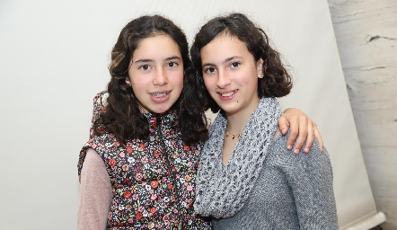  Andrea y Daniela.