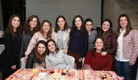  Yusa de la Rosa con sus mejores amigas.