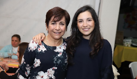  Alicia Dibildox con su nieta Yusa de la Rosa.