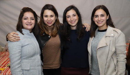  Pau Dibildox, Daniela Dibildox, Yusa de la Rosa y Claudia Dibildox.