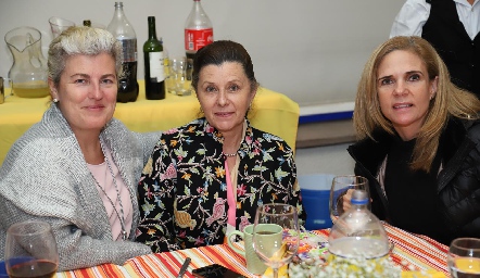  María José de Mendizábal, Cecilia Meade y Miriam González.
