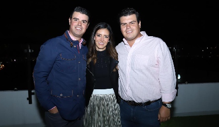  Santiago, Gabriela y Mauricio Labastida Hernández.