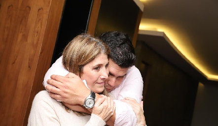  Mónica Hernández con su sobrino Mauricio.