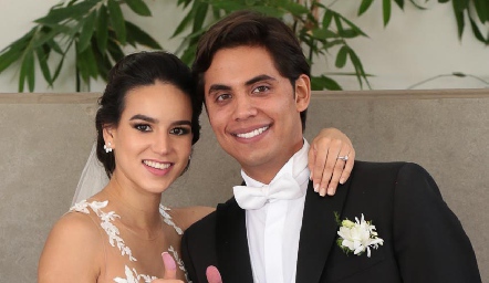  Sandra Villalobos y Mario Martell ya son esposos.