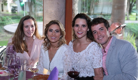  Fabiola Martín Alba, Claudia Oliva, Jessica Martín y Javier Meade.