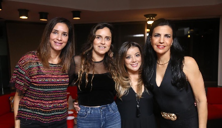  Gaby Estrada, Paty Estrada, Elvira Hernández y Mely Mahbub.