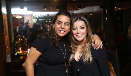  Maribel Torres y Elvira Hernández.