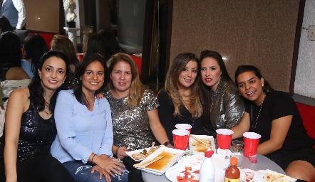 Cristina, Andrea, Geo, Elvira, Mónica y Maribel.