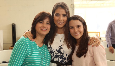  Pita Retes, Cristina Kasis y Sofía Galán.