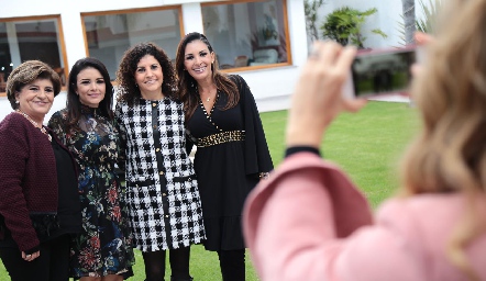  Aurora Moreno, Gaby Gómez, Roxana Gómez y Lizette Gómez.