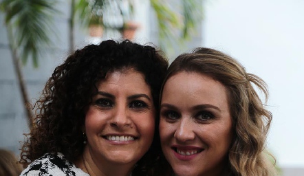  Roxana Gómez y Andrea Martínez.