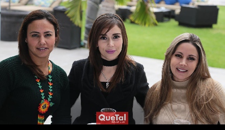  Gishel Salazar, Karen Salazar y Gretel Gómez.