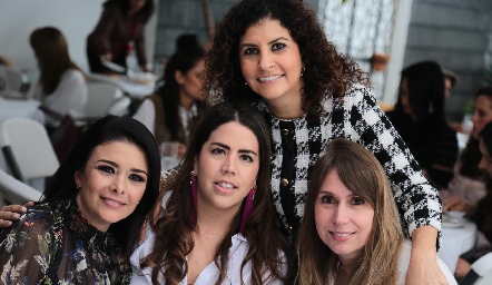  Gaby Gómez, Gaby Carrillo, Roxana Gómez y Leyre Hurtado.
