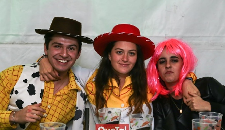  Chema Torres, Isa Mendizábal y Ceci García.