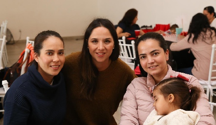  Sofía Estrada, Charo Ortuño y Mariana Meade.