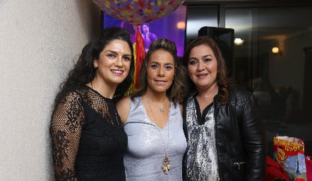  Dany Gutiérrez, Michelle Zarur y Deyi Cázares.