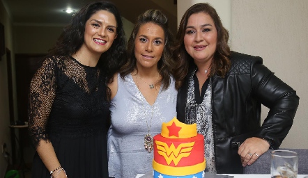  Dany Gutiérrez, Michelle Zarur y Deyi Cázares.