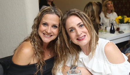  En el cumple de sus amigas.