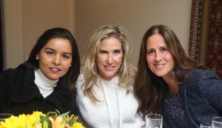  Lorena Torres, Claudia Quiroz y Adriana Pedroza.