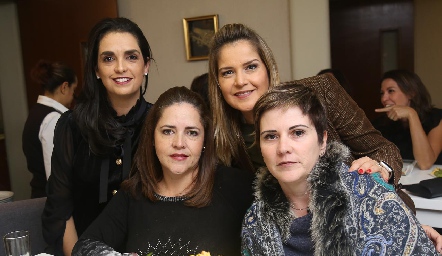  Disfrutando de la velada.