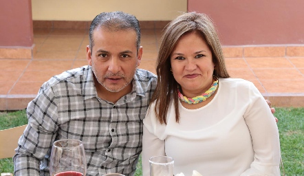  Vicente González y Lorena Benítez.