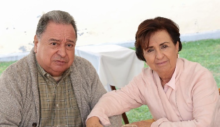  Guillermo Acebo y Leticia de Acebo.
