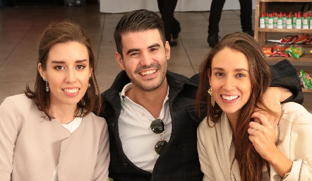 Andrea Hernández, Marcelo Andrés y Fernanda Hernández.