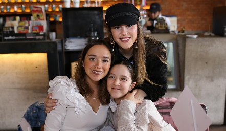  María José Ramírez, Lourdes Robles y Melissa Cansino.