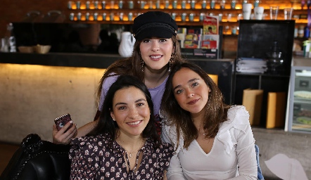  Lourdes Robles, Yusa de la Rosa y María José Ramírez.