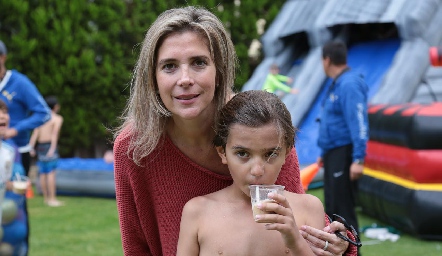  Jessica Villarreal  con su hijo Marcelo.