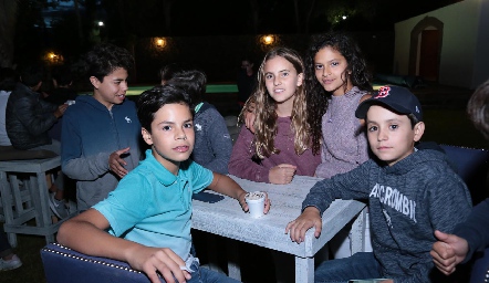  Sebas, Camila, Vale y Juanpa.