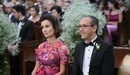  Gabriela Andrés de Díaz Infante y Enrique Díaz Infante, papás de la novia.