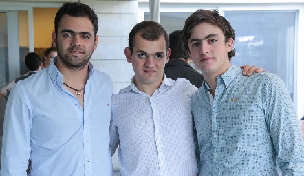  Elías con sus hermanos, Juan Pablo y Rodrigo.