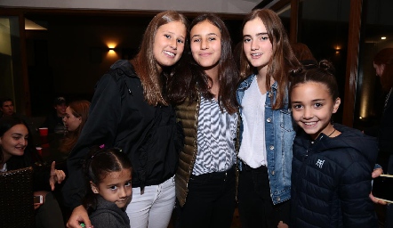  Natalia, Isabela, Paulina, Lorena y Anika.