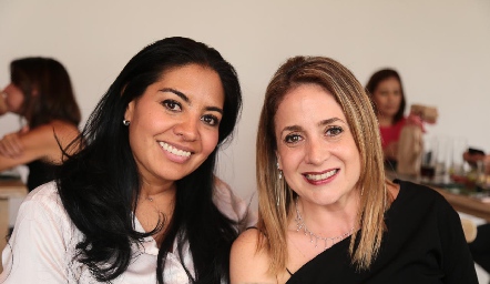  Jessica Torres y Denisse Beltrán.