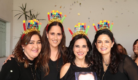  Deyanira Cázares, Adriana Pedroza, Anilú Enríquez y Daniela Gutiérrez.