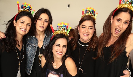  Daniela Gutiérrez, Claudia Artolózaga Anilú Enríquez, Deyanira Cázares y Adriana Pedroza.