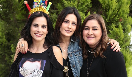  Anilú Enríquez, Claudia Artolózaga y Deyi Cázares.