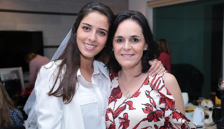  Mariana Labarthe con su mamá Gladys Rangel.