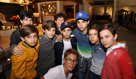  Fiesta entre amigos.