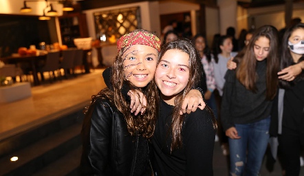  Alexa Heinze y Victoria Muñoz.