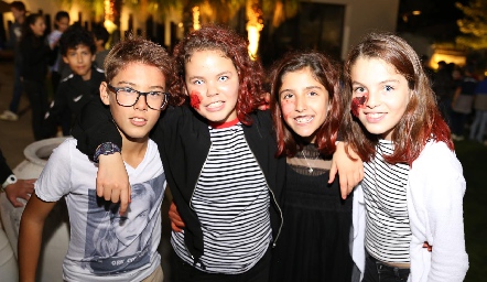  Juan Pablo, Ana Isabel, Julia y Andrea.
