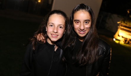  Andrea Barrón y María Mares.